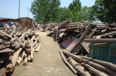 农村一些收购废旧木材的商贩据说能年入百万看看是如何做到的(图1)